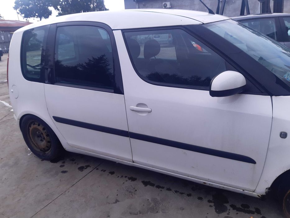Praktik Roomster 1.9 tdi BSW - lusterko prawe el. 1026