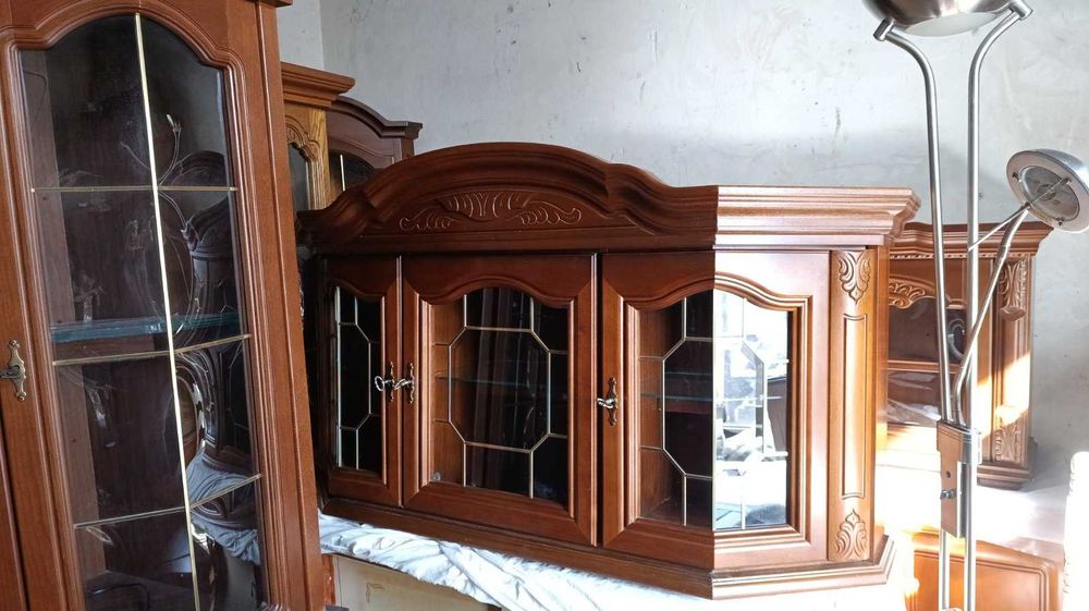 підвісна вітрина горіх махогон дуб