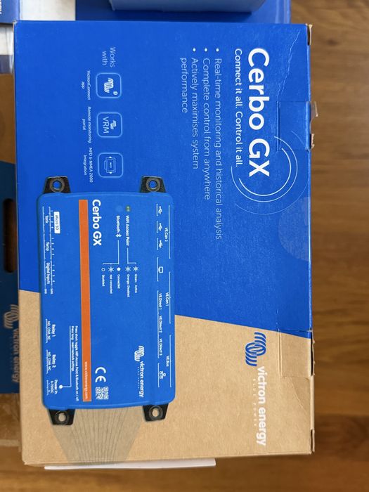 Комплект Victron MultiPlus-II 24/3000/70 (230V), Cerbo GX, MK3-USB-C,кабеля.