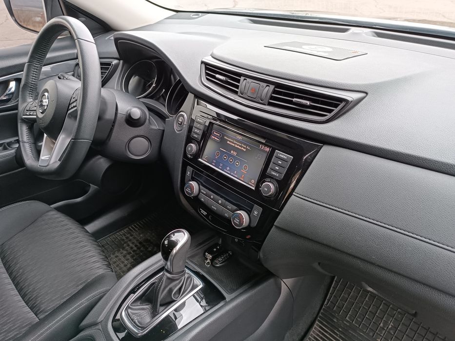 Автомобіль Nissan Rogue