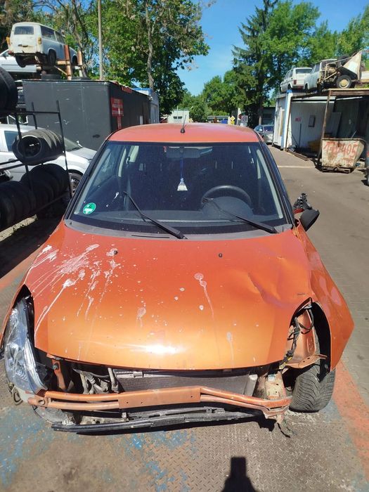 Suzuki Swift na części.