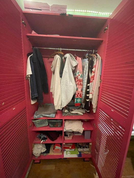 Duża przestronna szafa