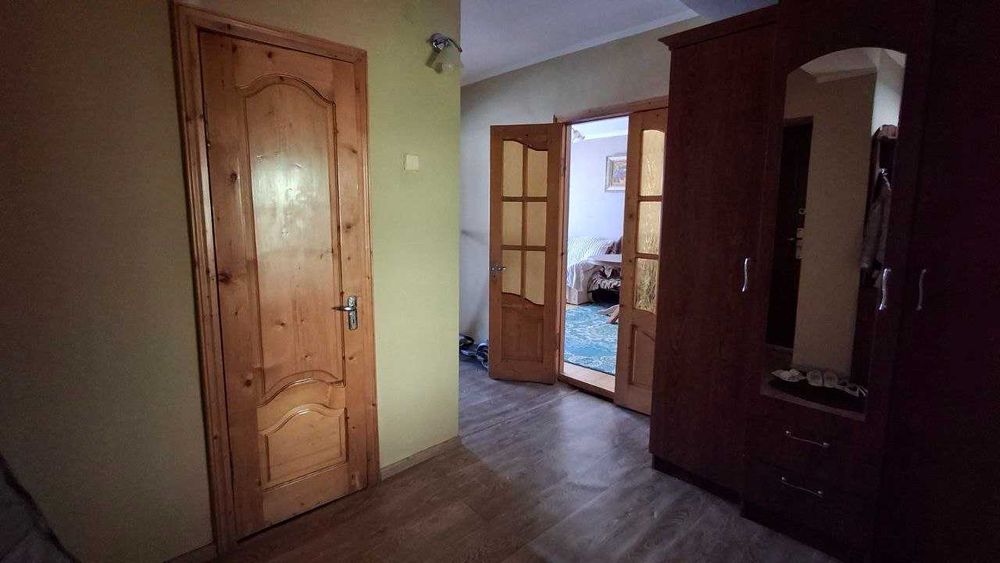 Продаж 3 к. квартири Надвірна, центр, 66 м2, двостороння, балкони