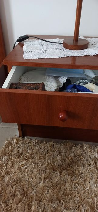 Cama de solteiro+Estrado(98*183)+Colchão+Mesa de Cabeceira