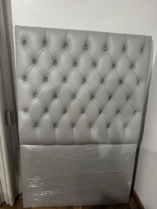 Cabeceira da Cama Cinza com brilhantes