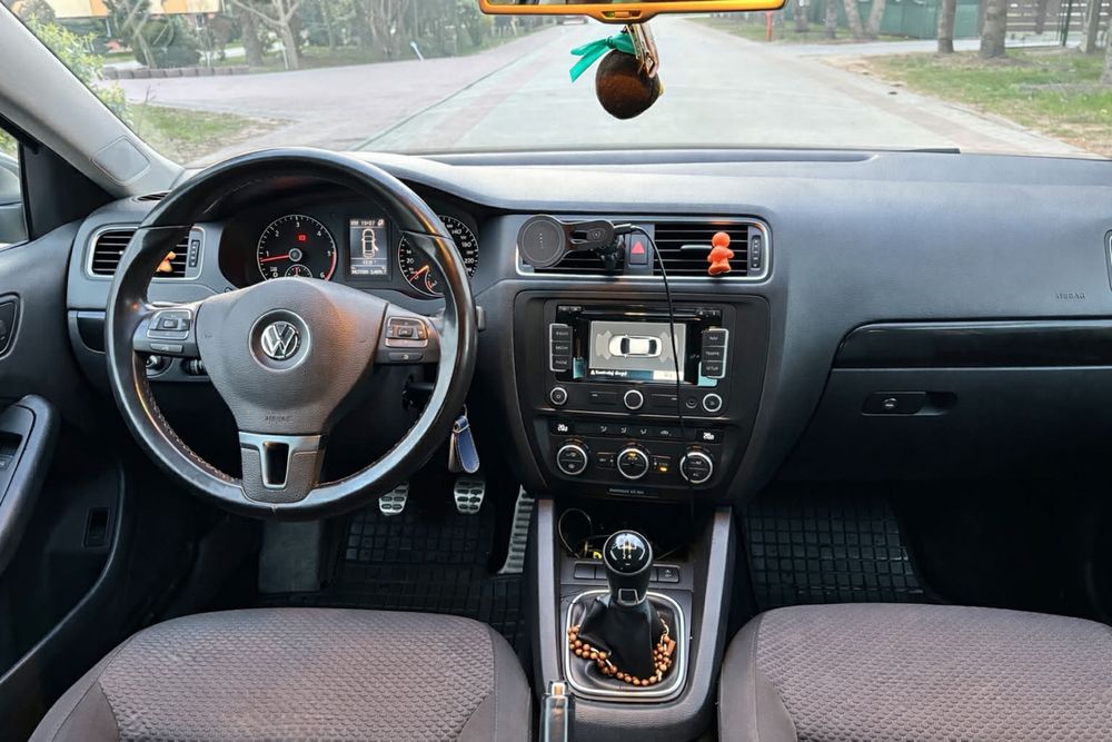 Volkswagen Jetta 1.6 TDI sedan Diesel manual ekonomiczna