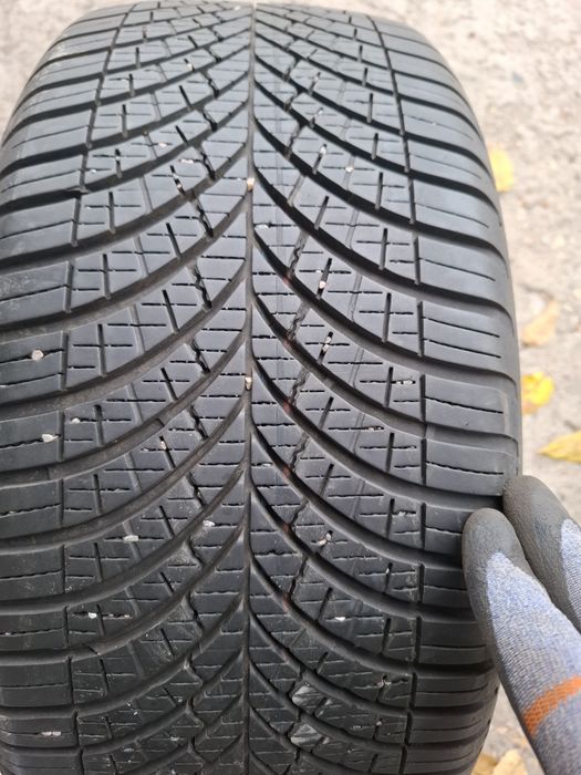 225/40/18 Goodyear M+S