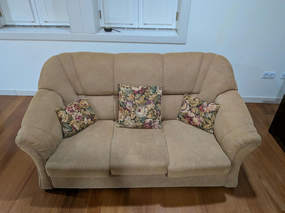 Sofá 3 Lugares em Veludo Canelado Bege (165x100 cm) + Almofadas de Oferta