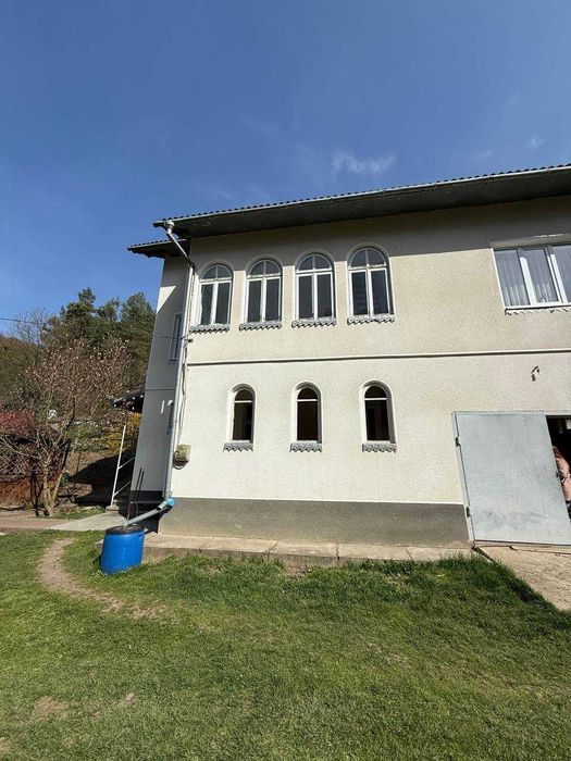 Продаж гарного будинку у мальовничому місці!