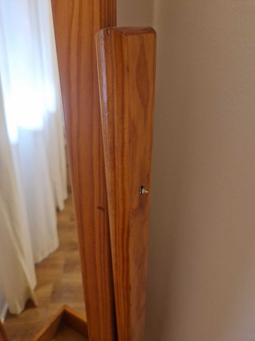 Espelho de quarto em Pinho