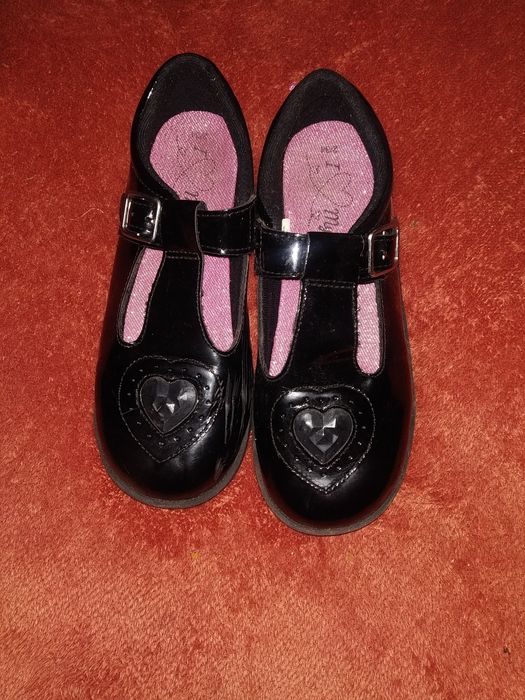 Продам туфли лаковые