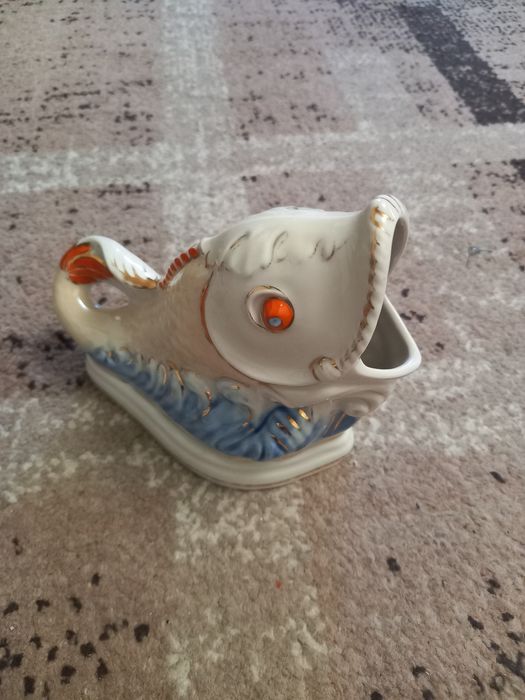 Статуэтка фарфоровая ,, рыбка ,,  салфетница  з - д Коростень