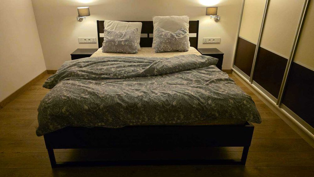 Zestaw: Łóżko Ikea Trysil 160x200, stelaż, materac, dwie szafki Kullen