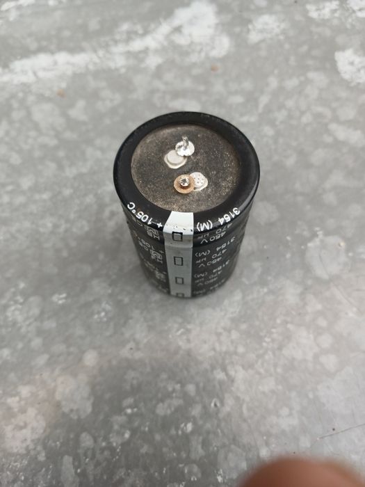 продам конденсатори нові 80гр. за один. є 3шт.