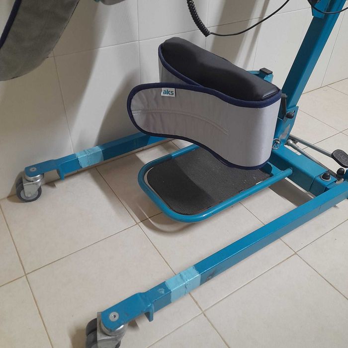Elevador elétrico a bateria, de transferência para pessoas com mobilidade reduzida