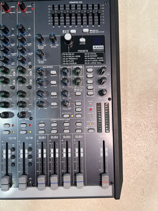 Mesa de mistura Alto Live 1604