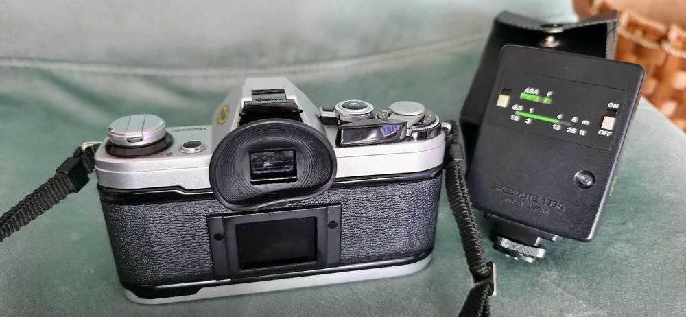 Camera Canon AE-1 SLR de filme 35mm, lente 50mm, filtro uv + flash