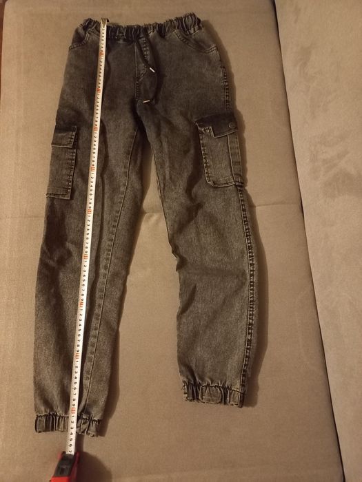 Чёрные джинсы, бананы