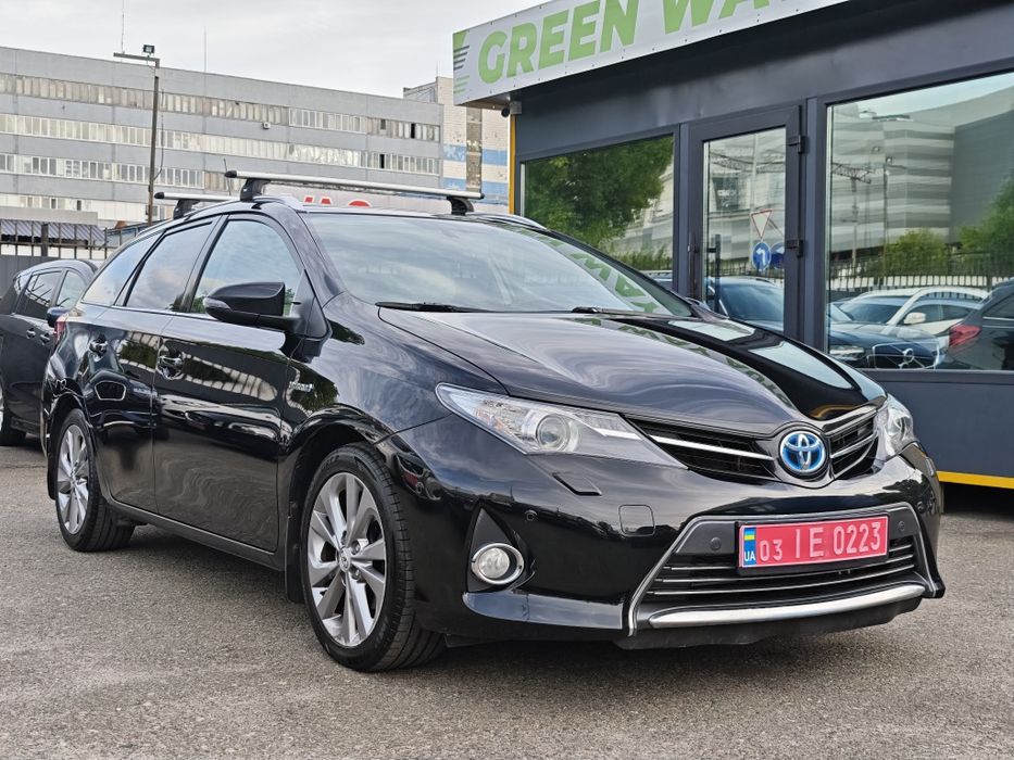 TOYOTA AURIS HYBRID 1,8 бенз+електро  2014 ІДЕАЛ ВІДЕО