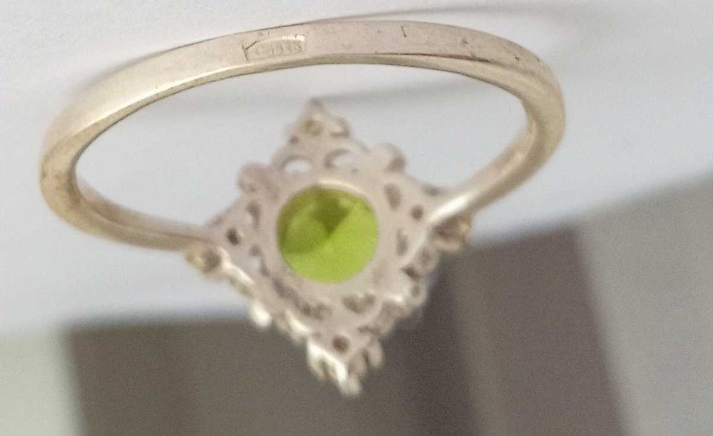 Кільце каблучка з каменями. Срібло 925 проба. Розмір 19,5