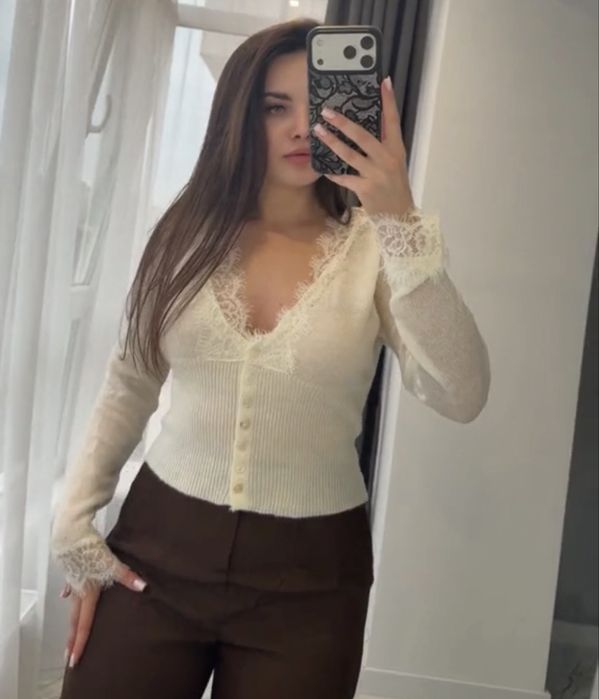Молочний кардиган з мереживом