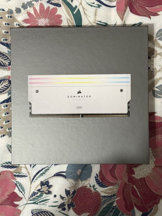 RAM Corsair DOMINATOR® Titanium RGB 64GB (2×32GB) DDR5 6400MT/s CL32