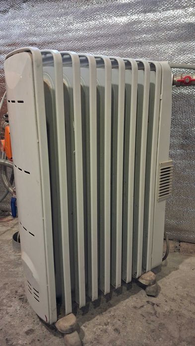 Масляный обогреватель DeLonghi