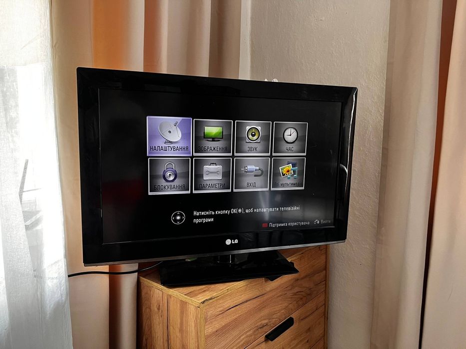 LCD-телевізор LG 32L (81см)