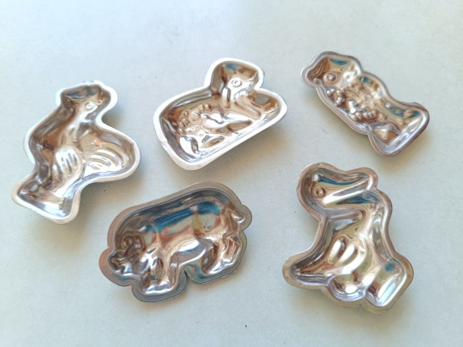 zestaw 5 małych starych foremek do czekolady lub ciasteczek