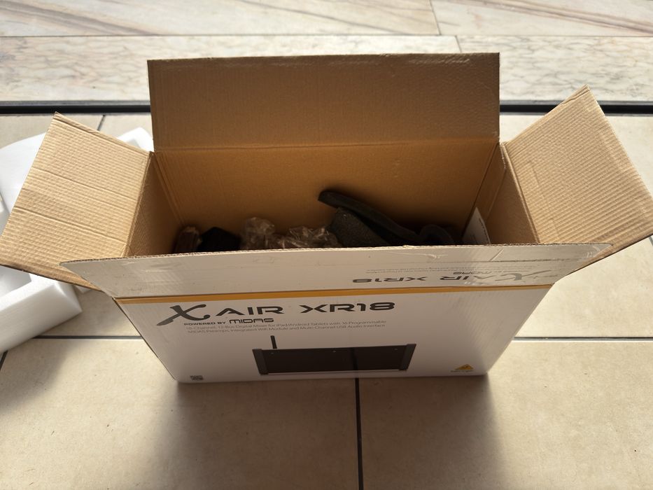 Behringer X Air XR18