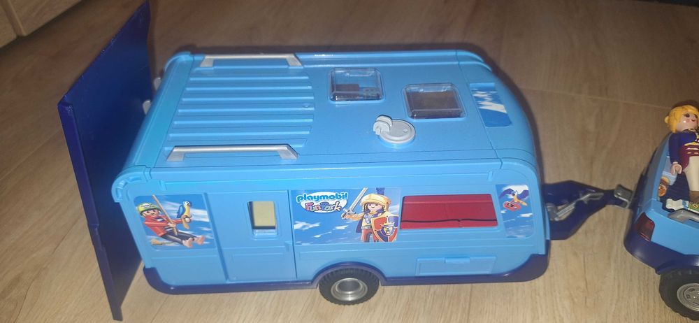 Rozkładany kamper playmobile z dodatkami