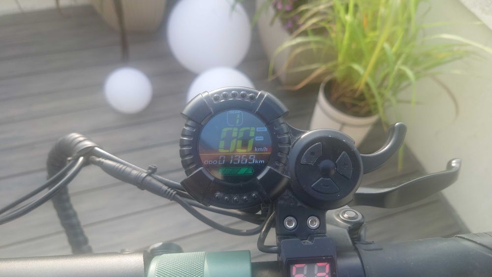 Hulajnoga elektryczna Vsett 8