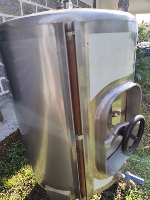 Cuba em inox com porta de 150L