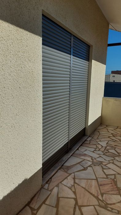 Aplicações e reparações de estores, persianas e caixilharia de PVC.