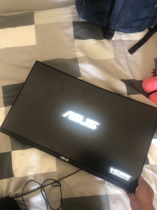 Conjunto monitor asus curvado com monitor plano AOC com suporte de 2 monitores