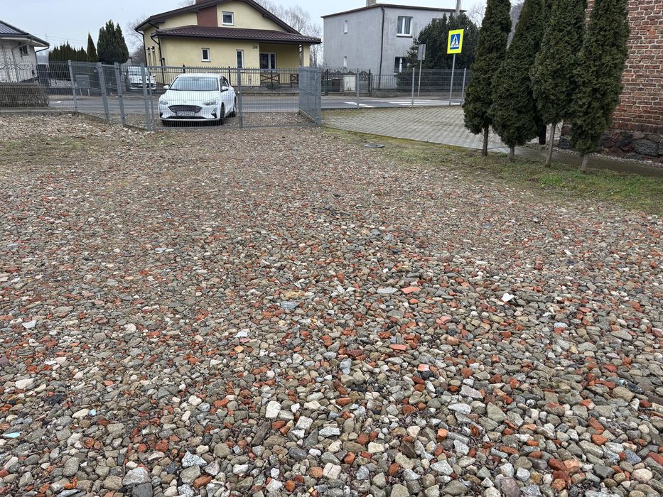 Wynajem działki na INTERES