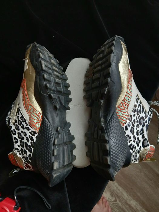 Кроссовки женские