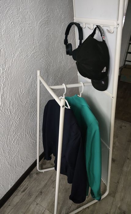 Duże lustro stojące z wieszakiem białe IKEA