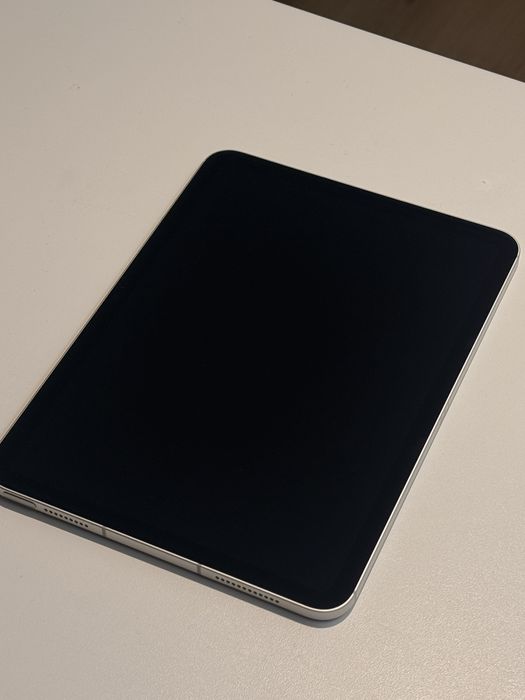 iPad 11. gen (A16) 128GB Wi-Fi + 5G, srebrny