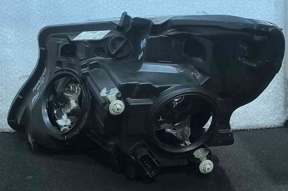 Ótica / Farol Direito MERCEDES-BENZ VITO Caixa (W447) ano 2023