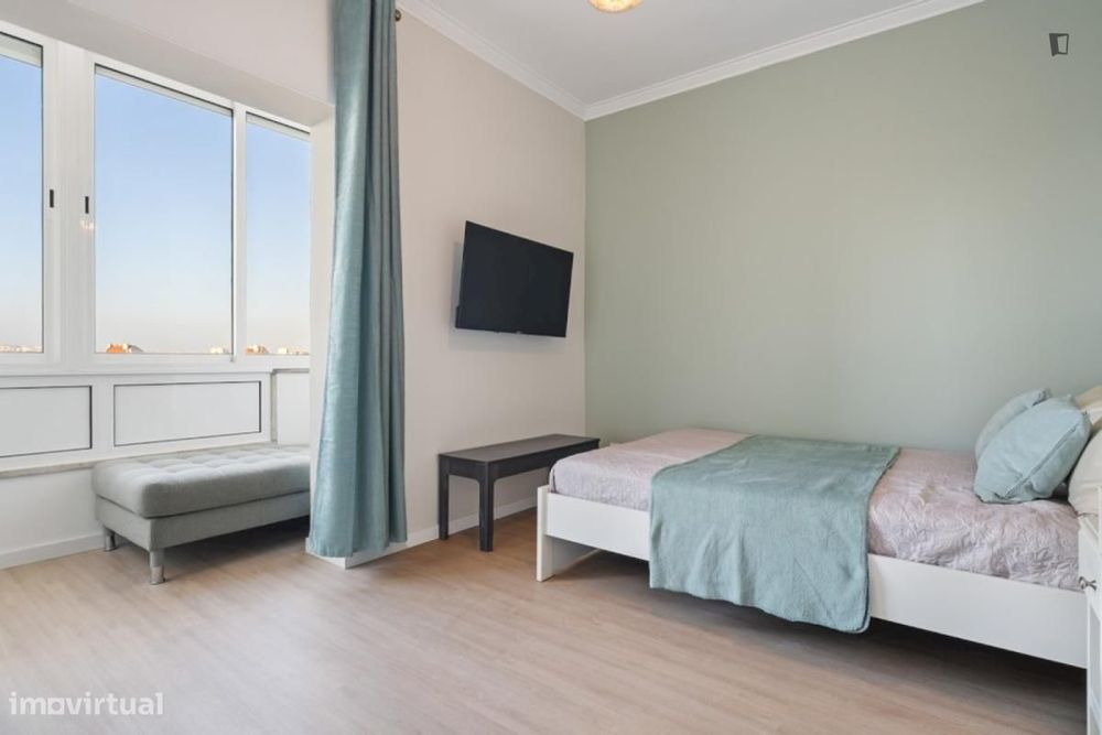 Quarto - localizado em Amadora Lisbon
