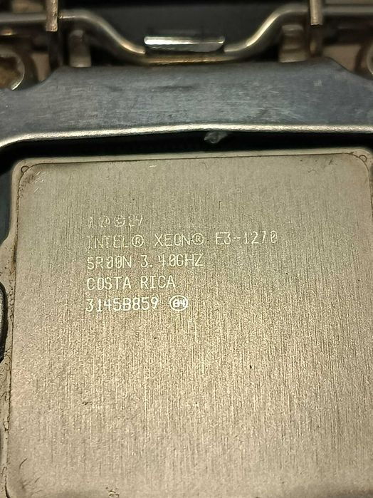 Материнська плата GA-B75M-D2V  LGA1155 з памятю 8гб та процесором