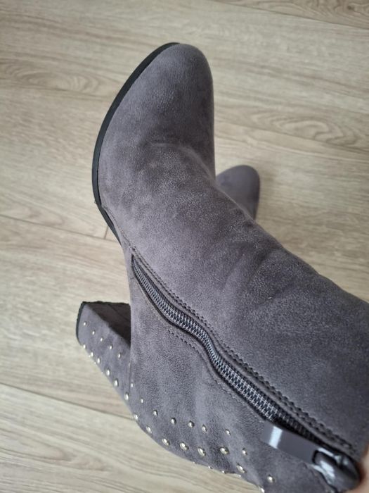 Szare ocieplane botki 40 zamsz ćwieki słupek klocek jesień zima