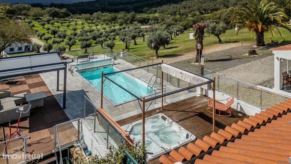 Monte da Pechincha: Herdade de Luxo com Olival e Turismo Rural em Estr