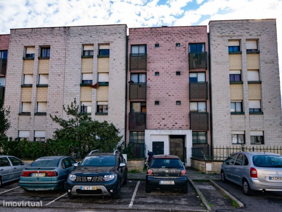 Apartamento T4 em Carnaxide com Vista para Monsanto.