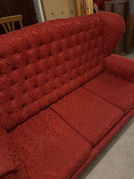Sofá de sala vermelho