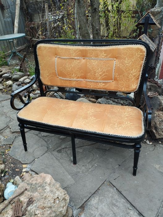 Стулья.  Старинные.    . Кушетка.    Мебель  старинная