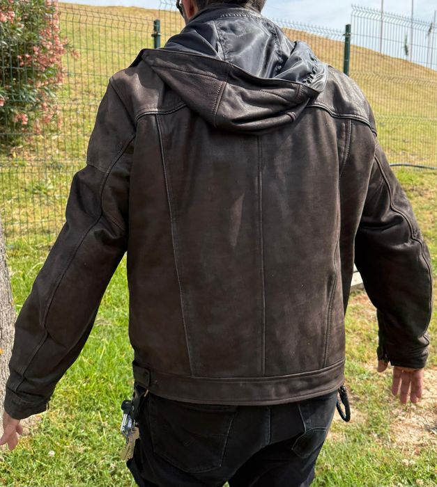 Casaco de homem em pele com capuz, de mota, impermeável.