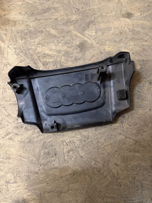 Декоративная крышка двигателя Audi A4/A5/A6/Q5/Q7 2.8-3.2