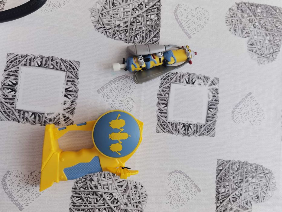 Minionki latające puszczanie figurki zabawka